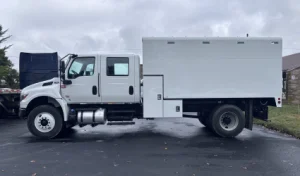 Fixed roof body truck